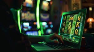 Tampilan permainan slot Aviator dan Sweet Bonanza di platform ligaspin99